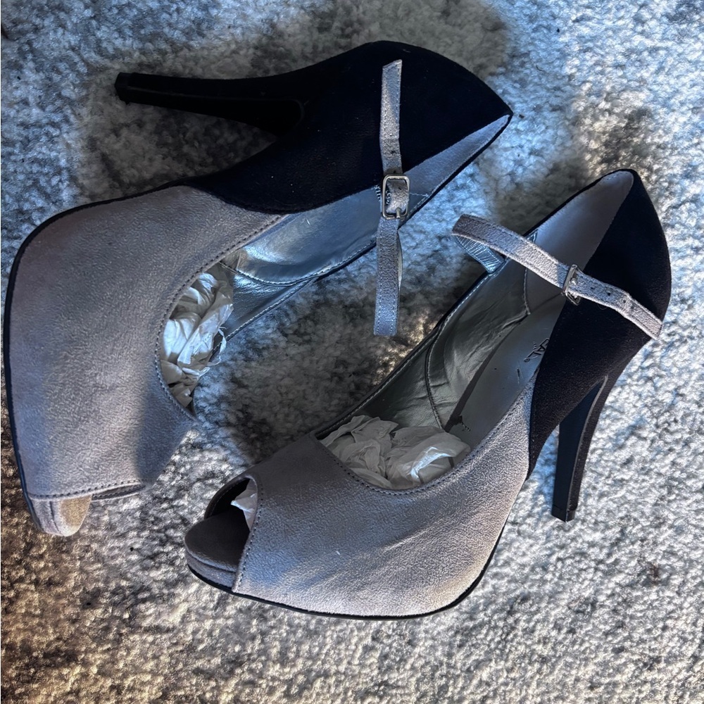 Xappeal Mary Jane Business Casual Peep Toe Heels Size: 9M